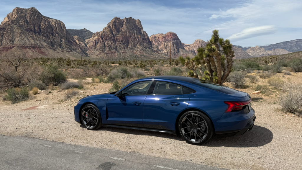 Audi, en güçlü elektrikli aracını tanıttı!