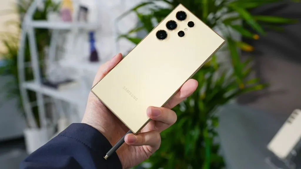 Galaxy S25 Ultra’dan can sıkan sorun: Kamerası titriyor!