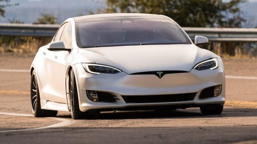 Uygun fiyatlı Tesla modeli yeniden ertelendi!