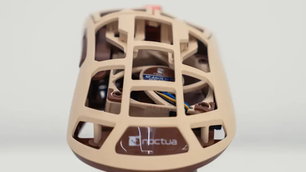 Pulsar, fanlı bir oyuncu faresi tasarlıyor!