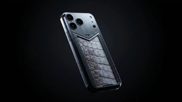 Caviar, İçinde Gerçek Dinozor Fosili Bulunan iPhone 17 Pro Max’i Duyurdu: Fiyatı 200.000 TL’nin Üzerinde!